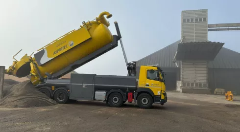 Aspiratrice Excavatrice vs Camion Pulvérulent : Les différences